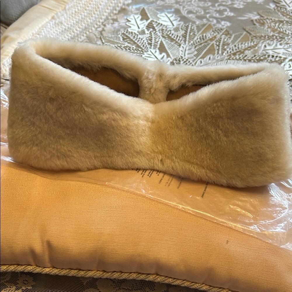 UGG Reversible Chestnut Shearing Sheepskin Headband - Picture 6 of 11